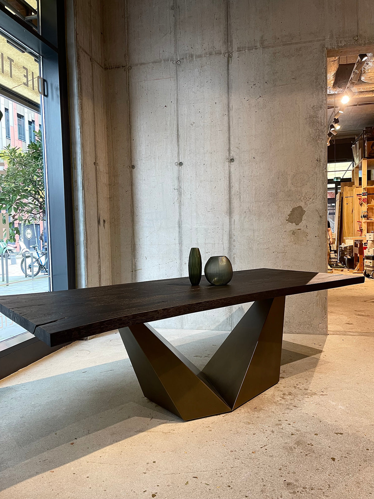 Esstisch Eiche schwarz geköhlt 240x100 cm – Massivholz