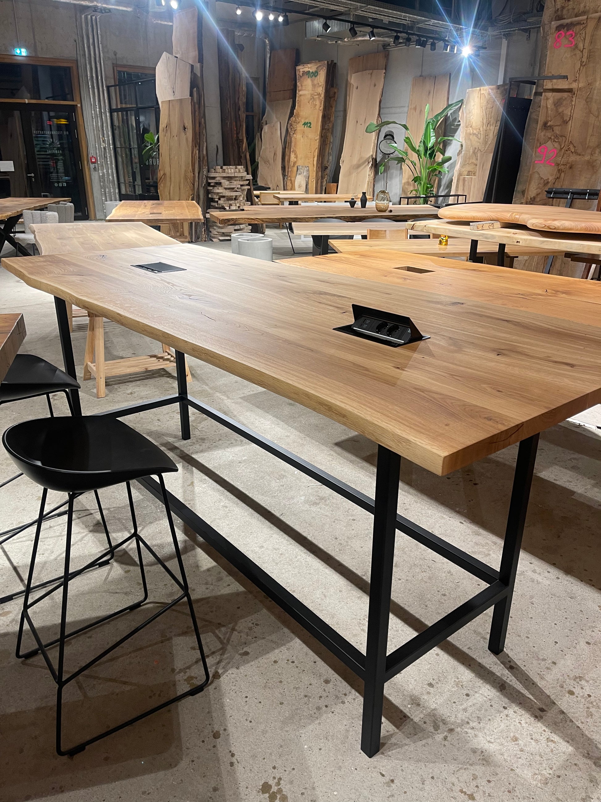 Besprechungstisch | Konferenztisch | Hochtisch | Mediamodul | Tischanschlussfeld 