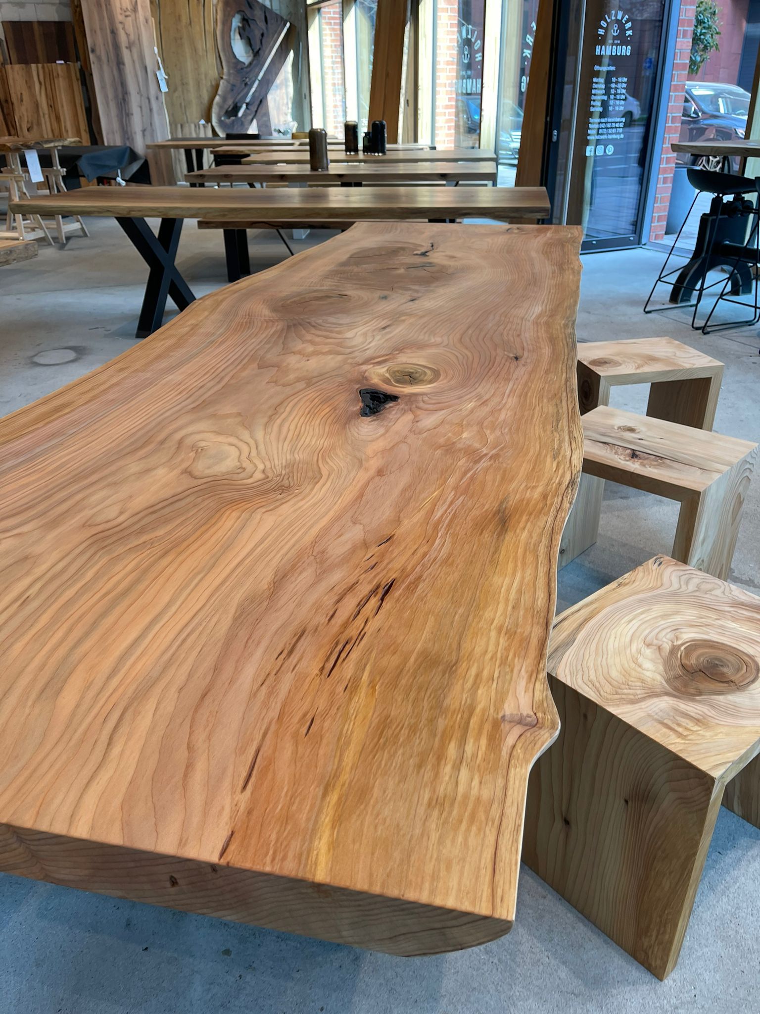 Tisch Unikat aus einer Stammbohle