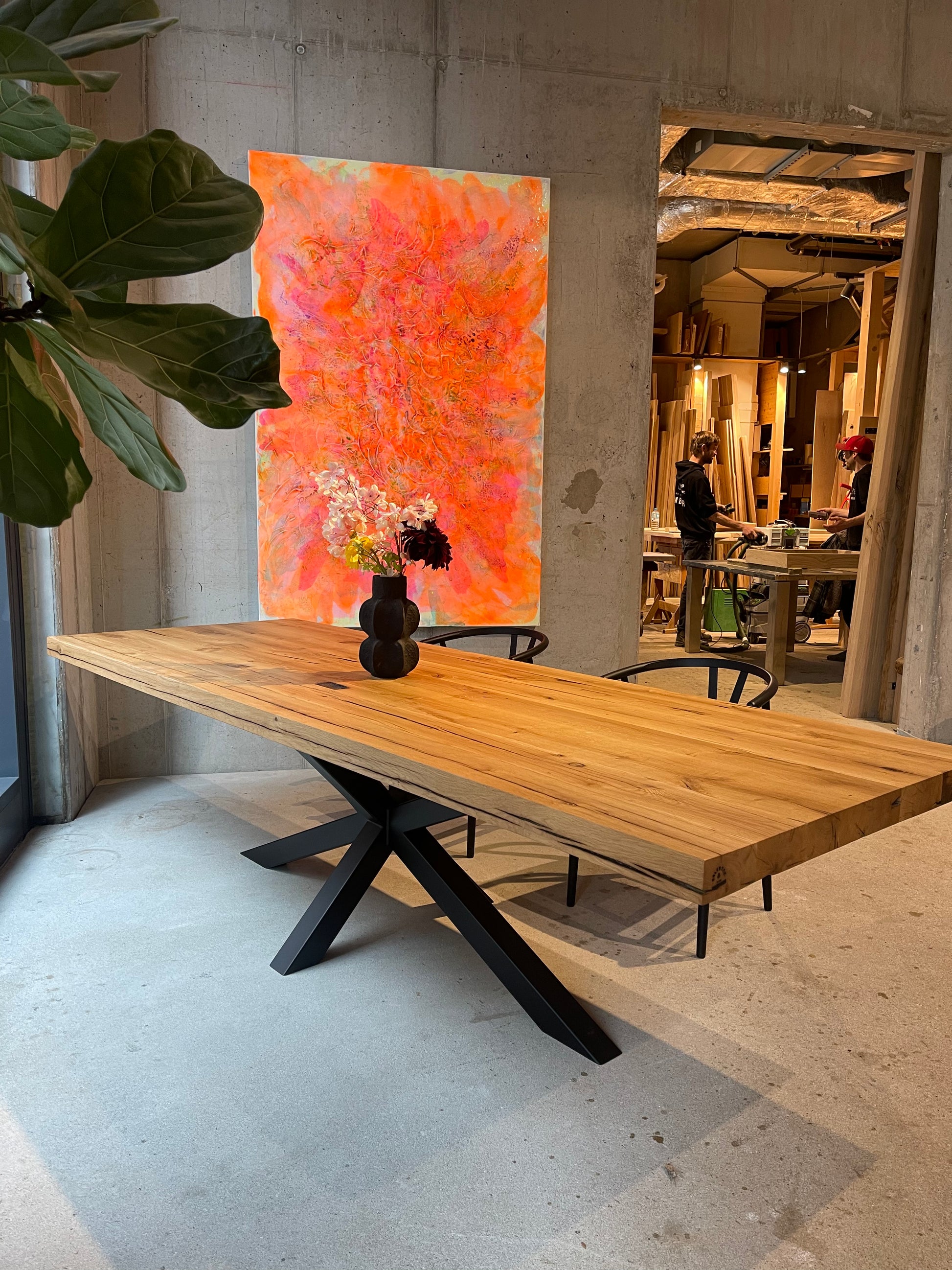 Rustikaler Esstisch aus Eichenholz 