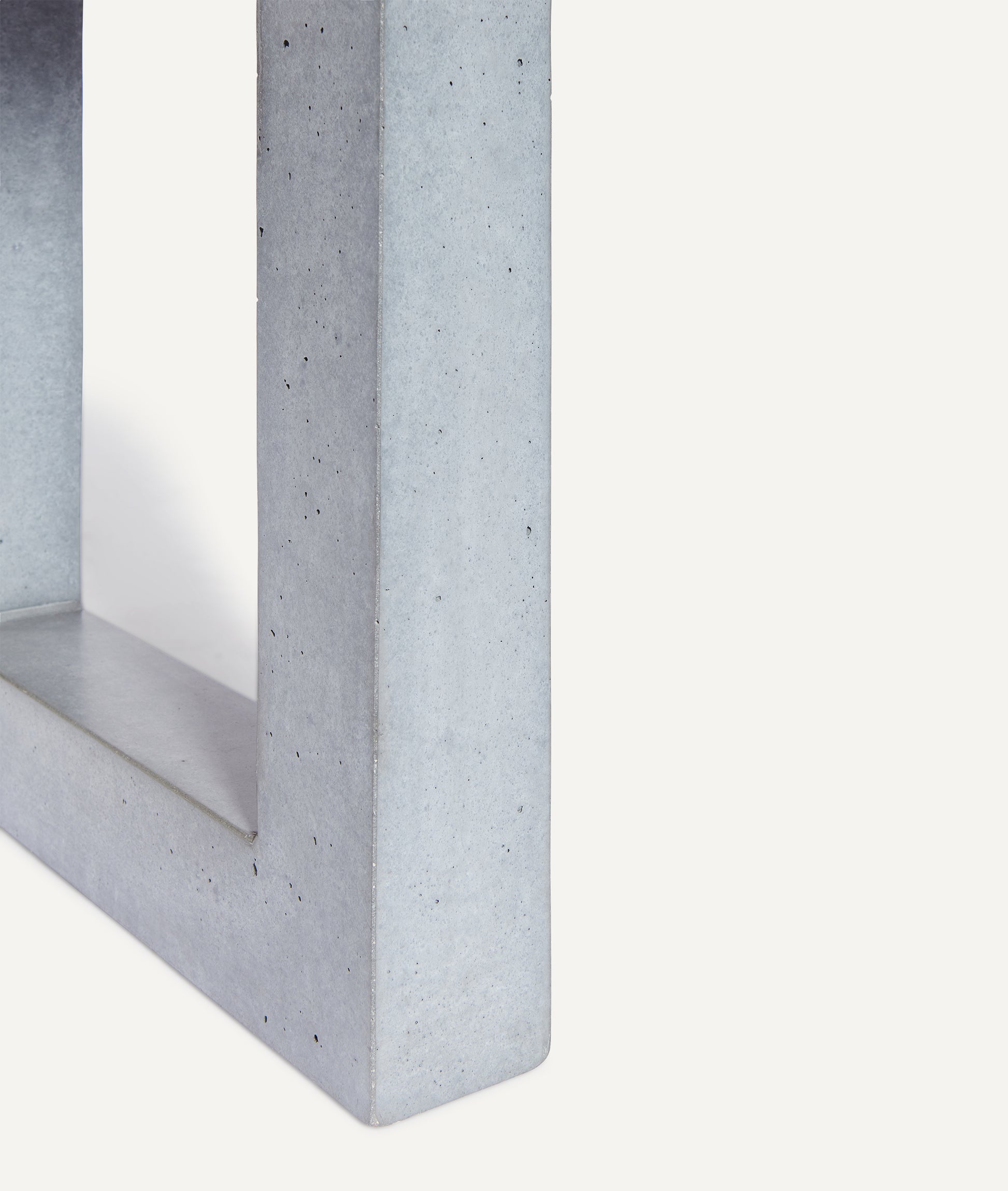 Tischgestell aus Beton 