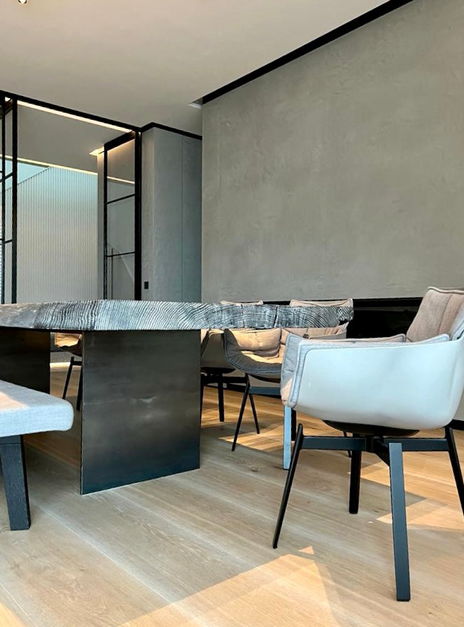 Massivholztisch Eiche gekohlt grau | Monolith Tisch Unikat |  Holzwerk Hamburg 