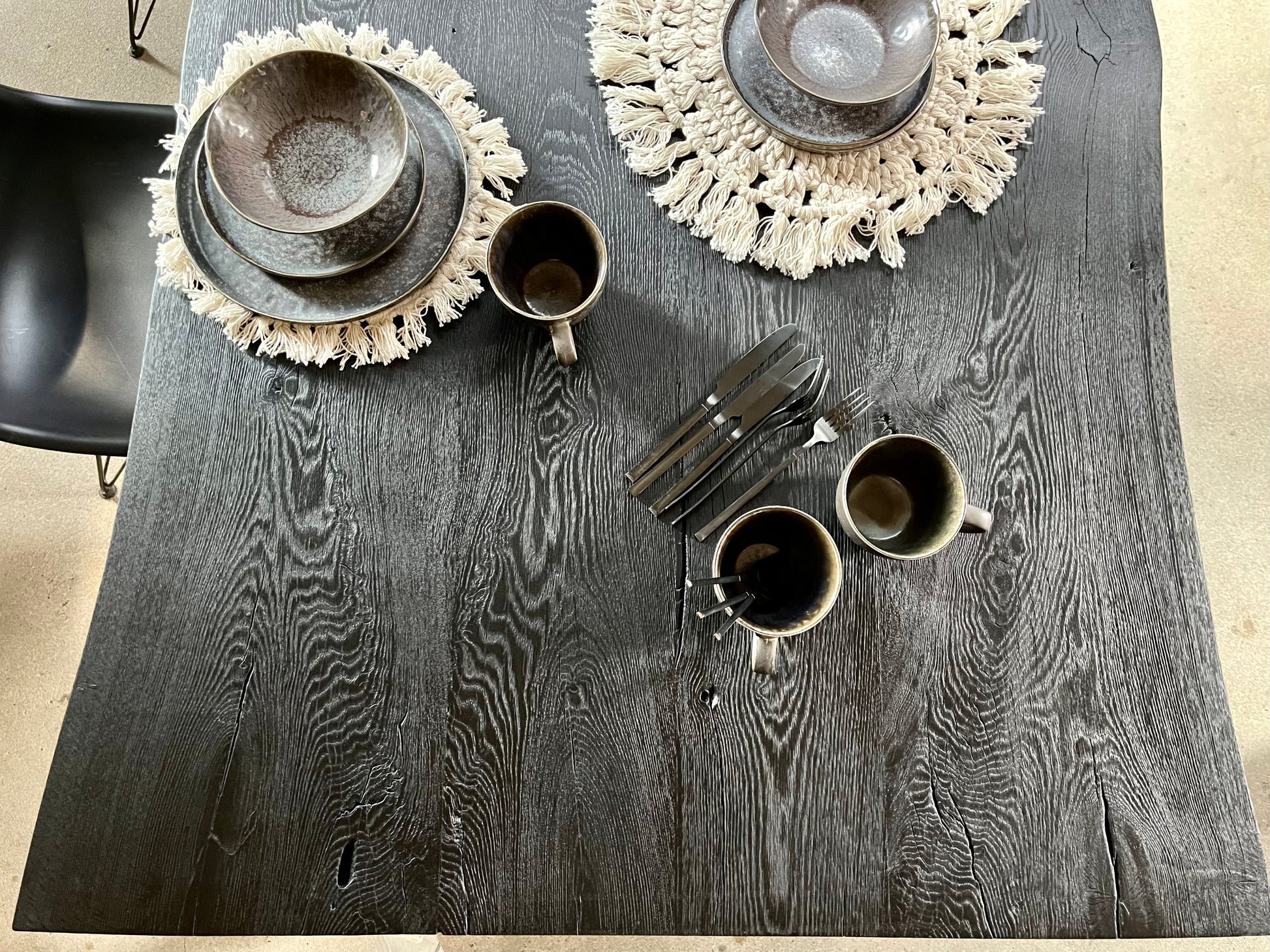 Massivholztisch geköhlt schwarz geflammt 