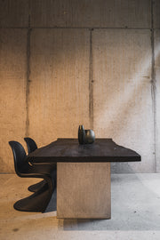 Schwarzer Esstisch mit Baumkante - der Hingucker für Ihr Esszimmer 