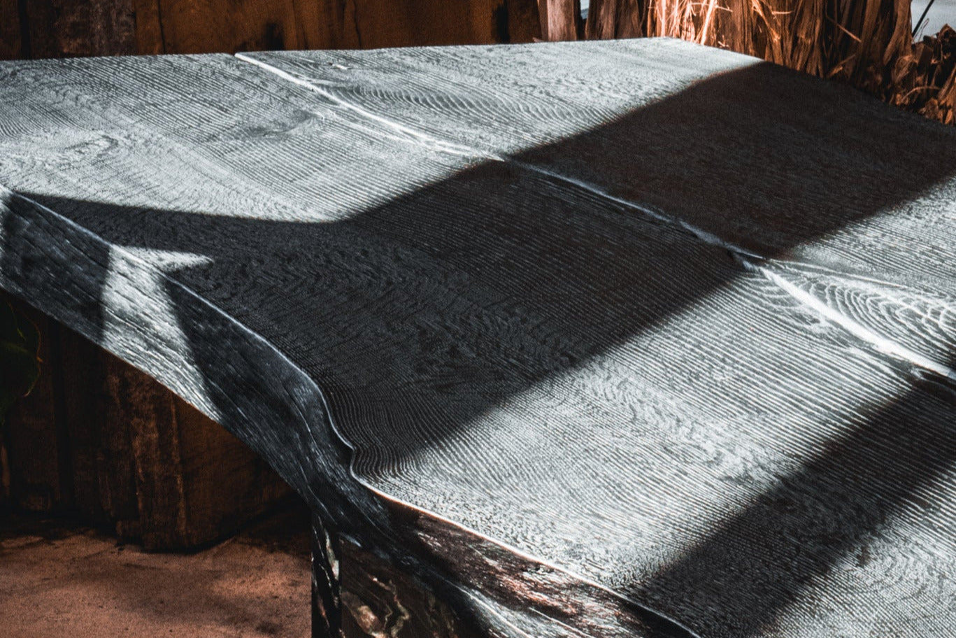 Tisch Massivholztisch schwarz geköhlt Holz 