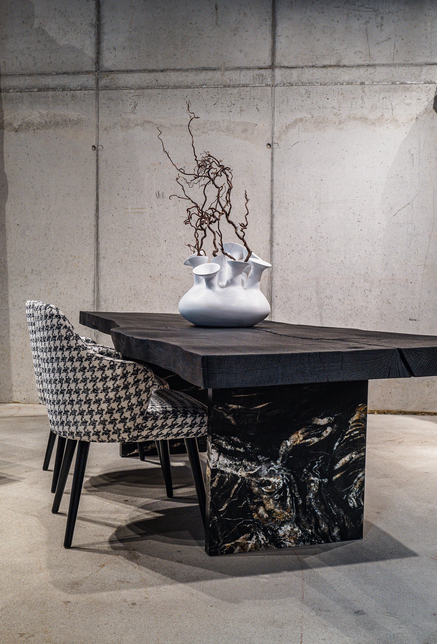 Tisch Monolith geköhlte Eiche