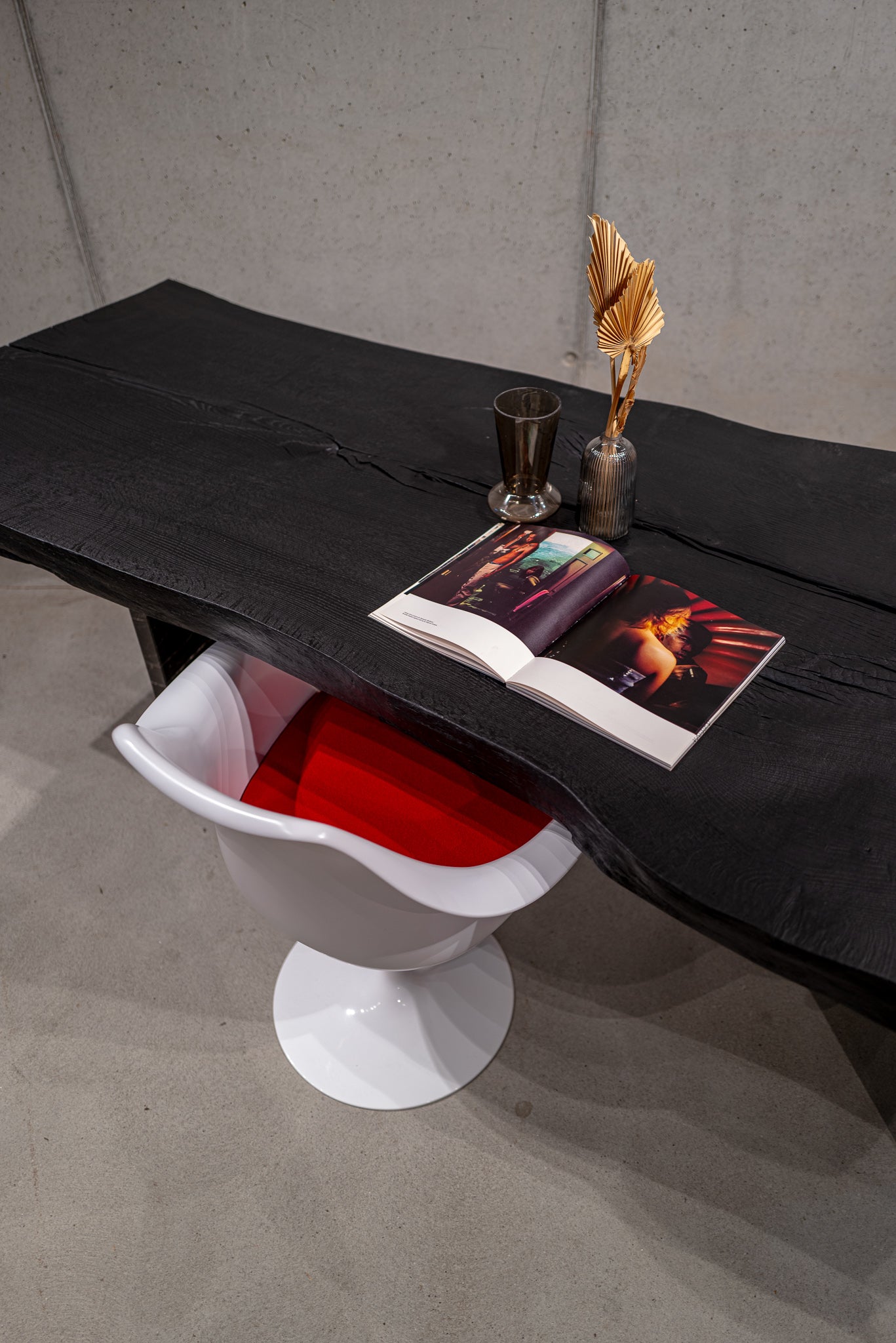 Esstisch aus einem Stück Eiche geköhlt | Baumtisch geköhlt | 