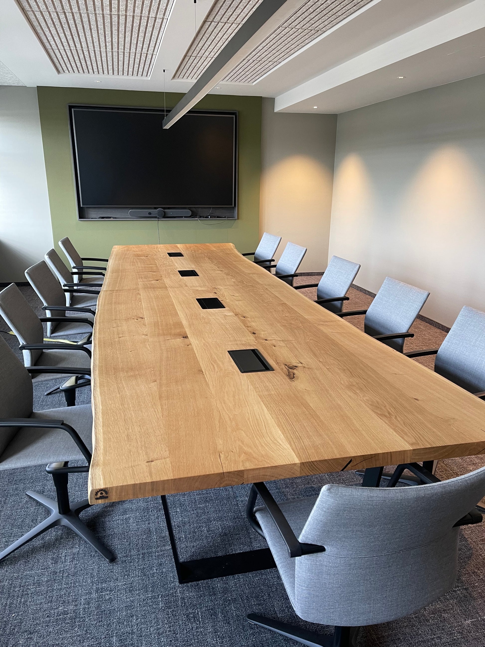 Konferenztisch nach Maß aus Massivholz Eichenholz 