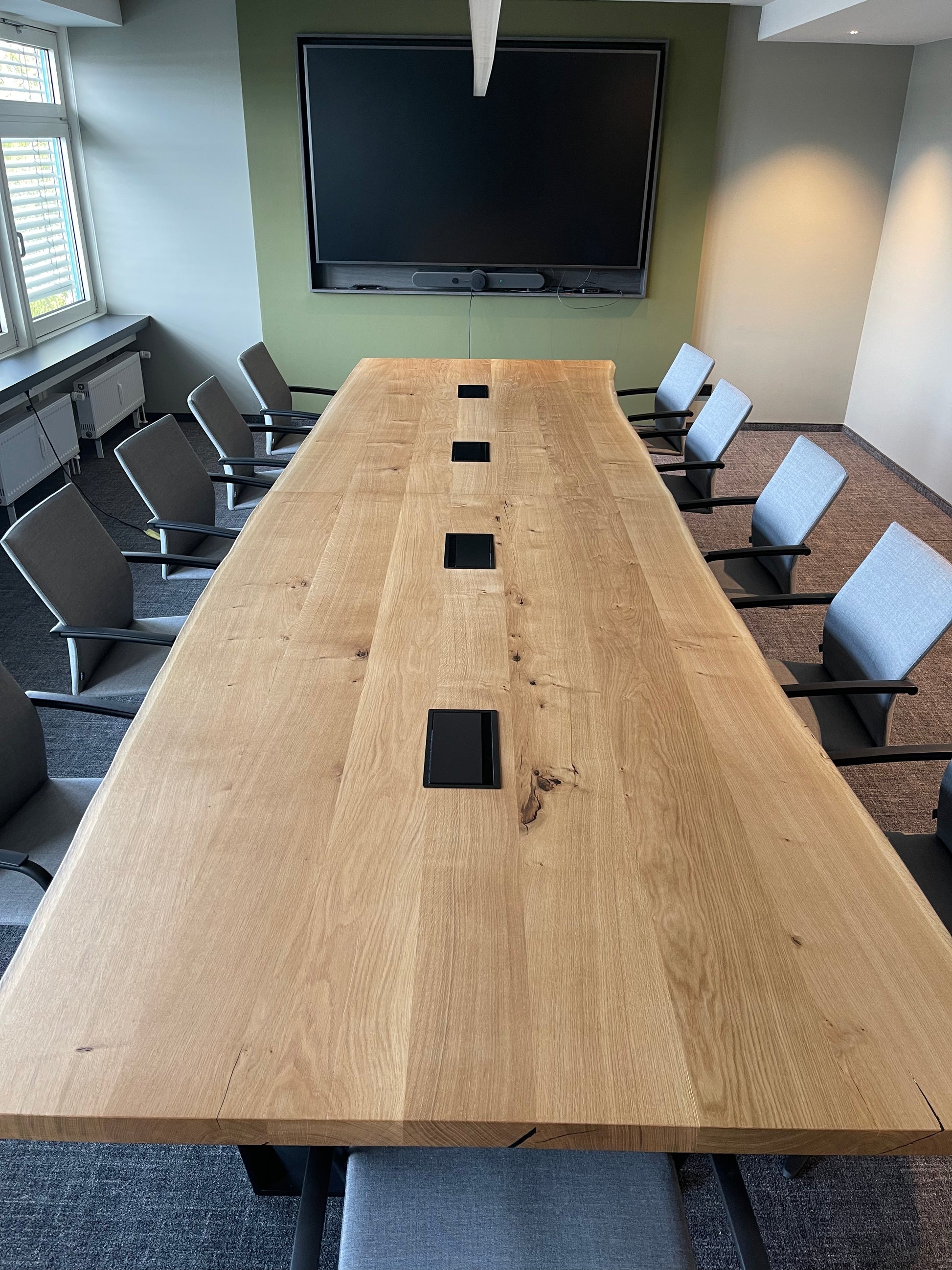 Besprechungstisch nach Maß aus Holz
