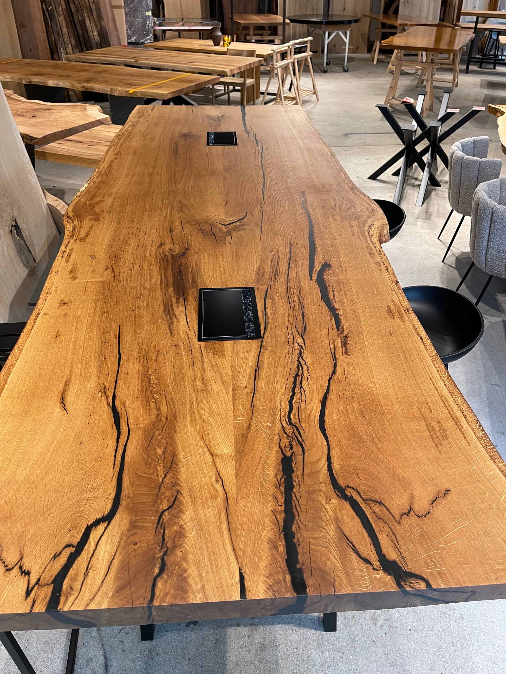 Besprechungstisch Massivholz | Konferenztisch Massivholztisch | Mediamudul