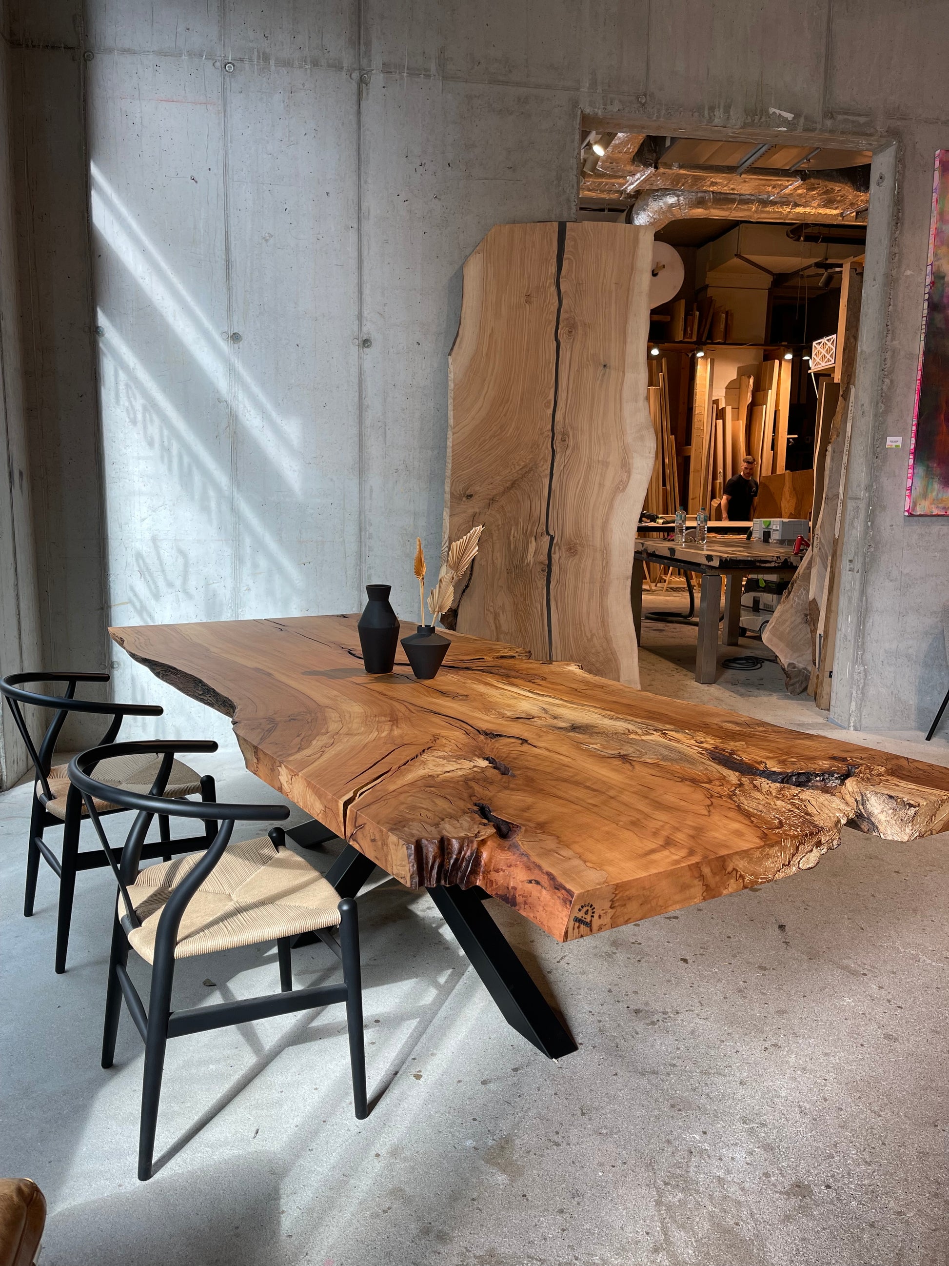 Massivholztisch aus einer Stammbohle Buchenholz 