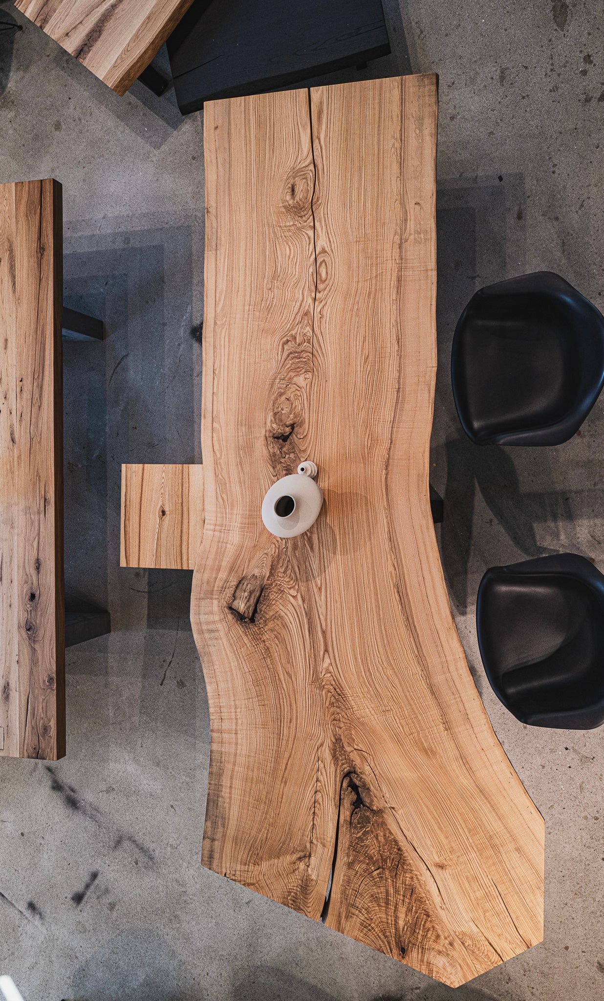 Massivholztisch Monolith aus einem Stück 