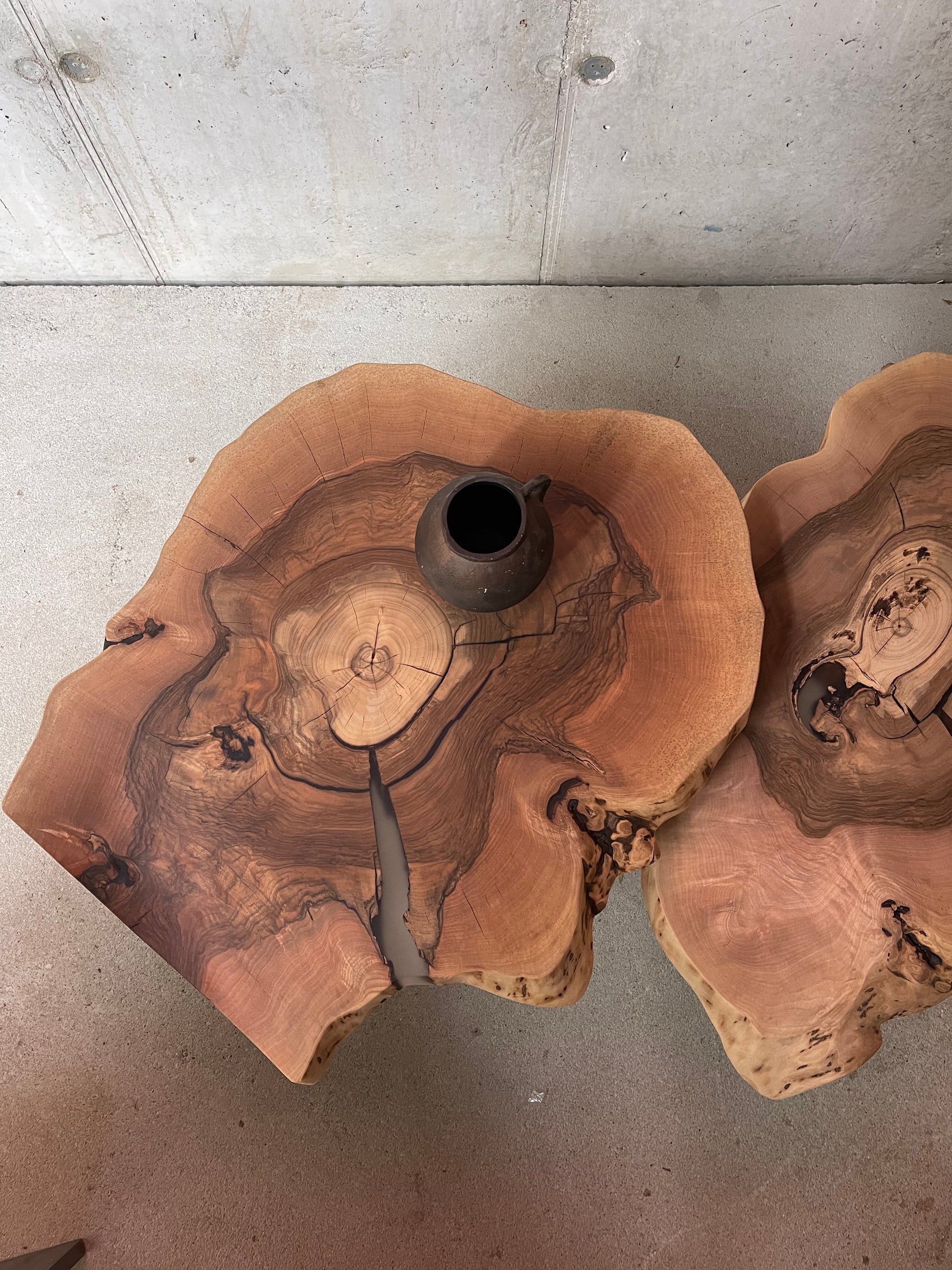 Wunderschöner Beistelltisch aus einer Baumscheibe Holz | Holzwerk Hamburg