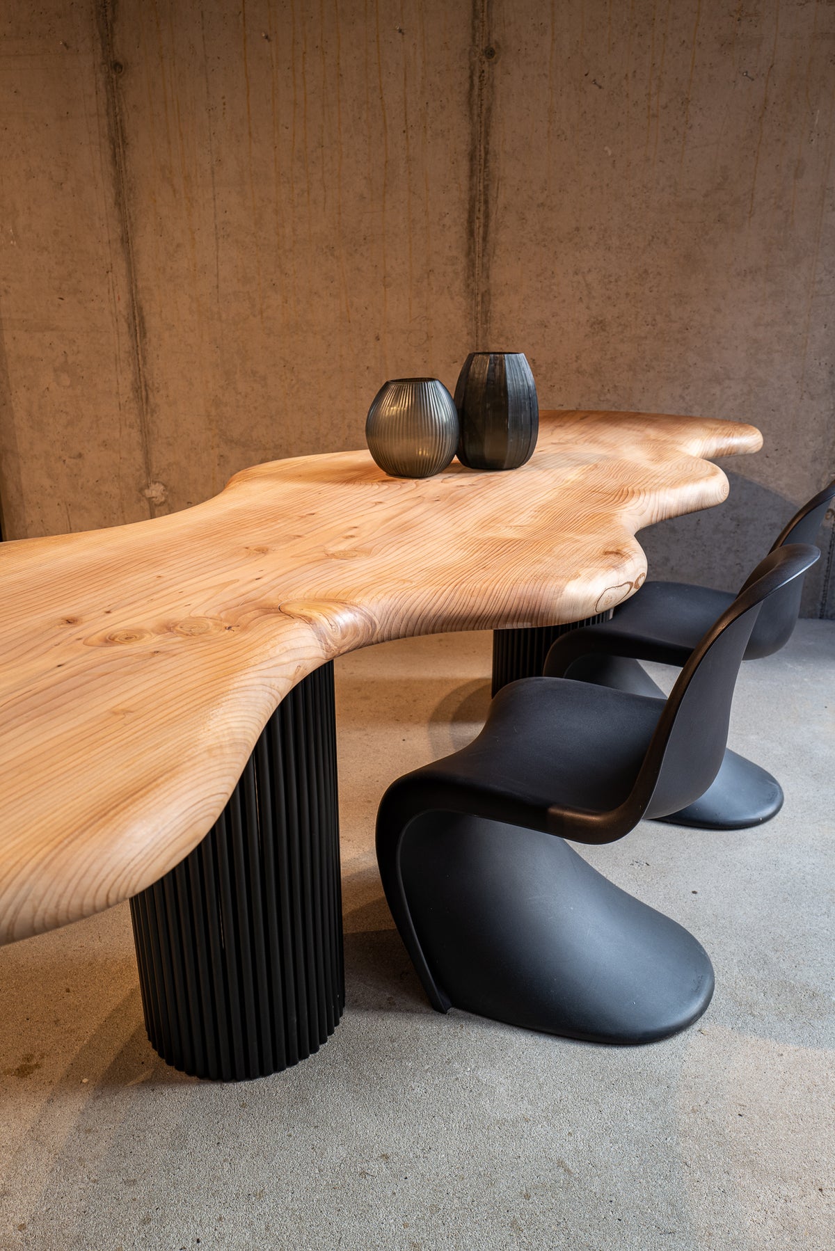 Design Esstisch auf Säulen aus Massivholz – Holzwerk Hamburg