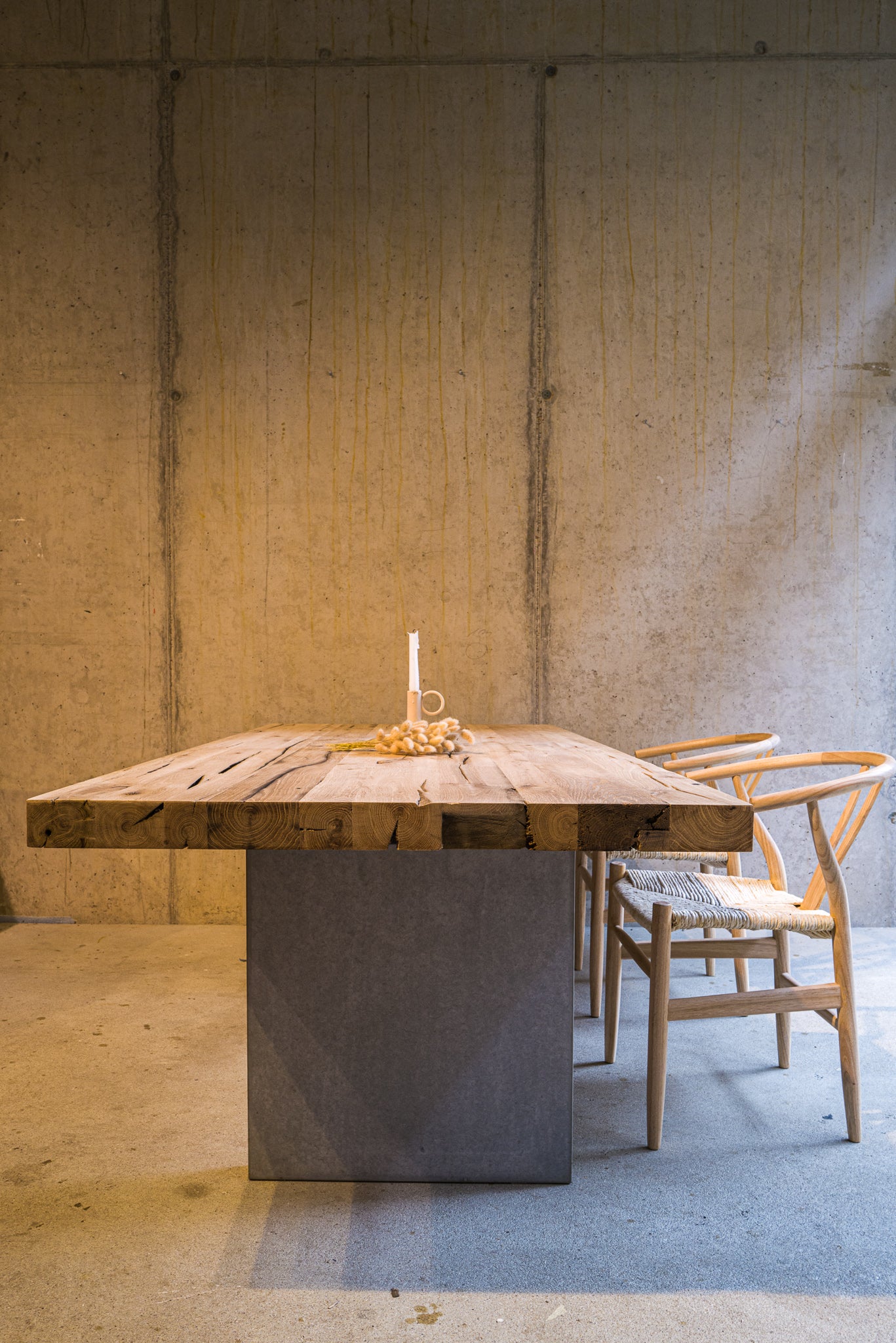 Massivholztisch Holz und Beton | Esstisch nach Maß | Designtisch 