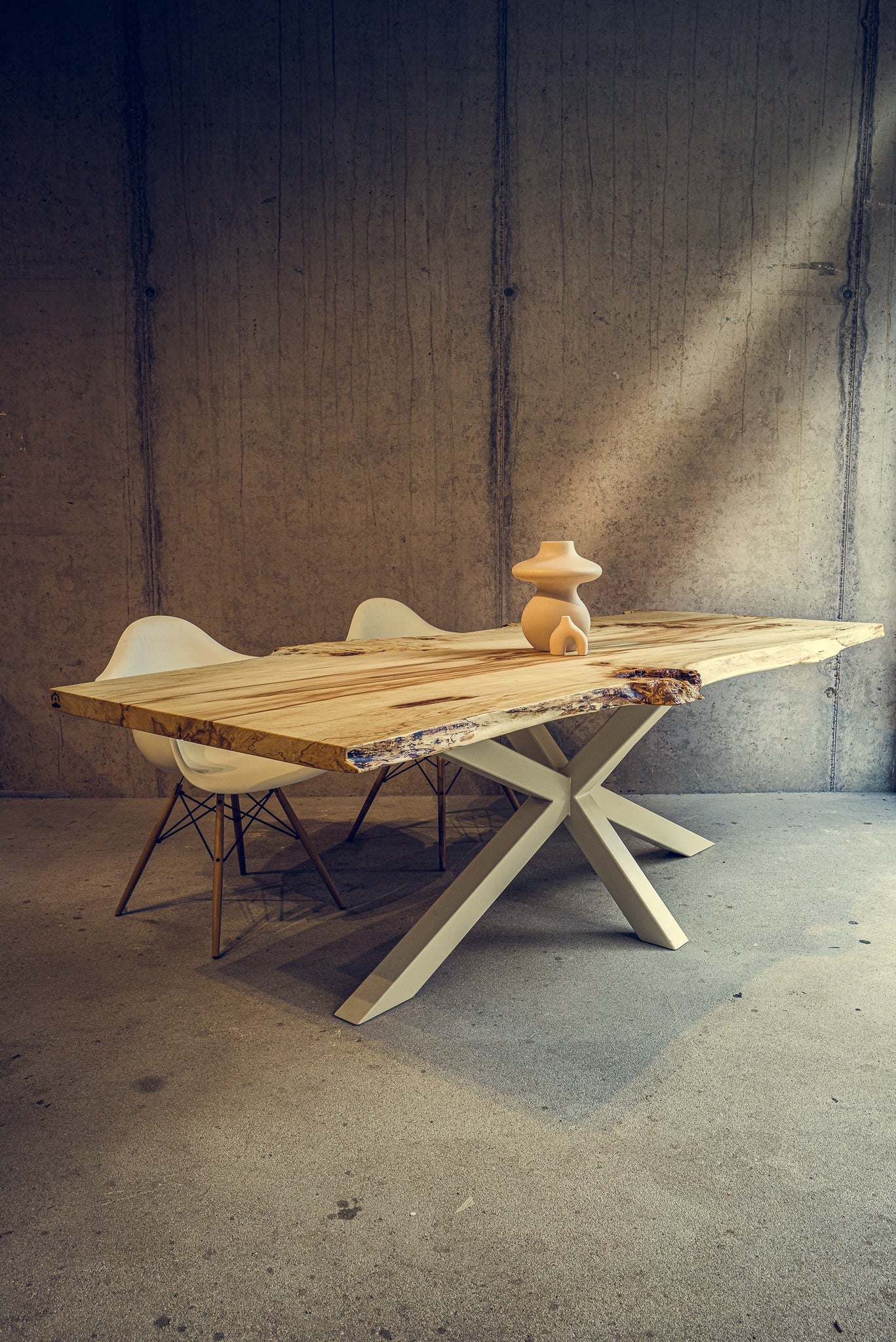 Esstisch Massivholz Unikat aus einer Baumscheibe Kastanienholz