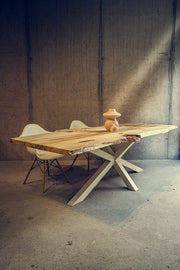 Esstisch Massivholz Unikat aus einer Baumscheibe Kastanienholz