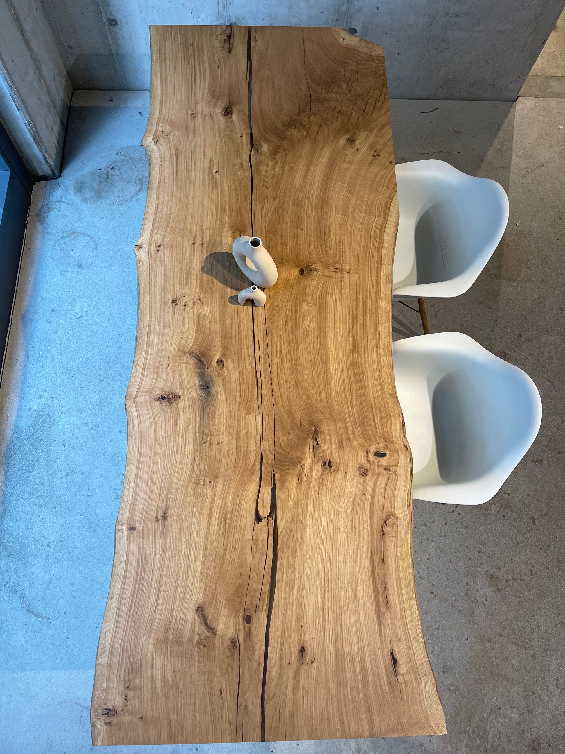 Baumkantentisch Massivholztisch Buche aus einem Stück