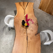 Baumstammtisch Eiche | Esstisch Eiche aus einem Stück | Monolith Tisch 