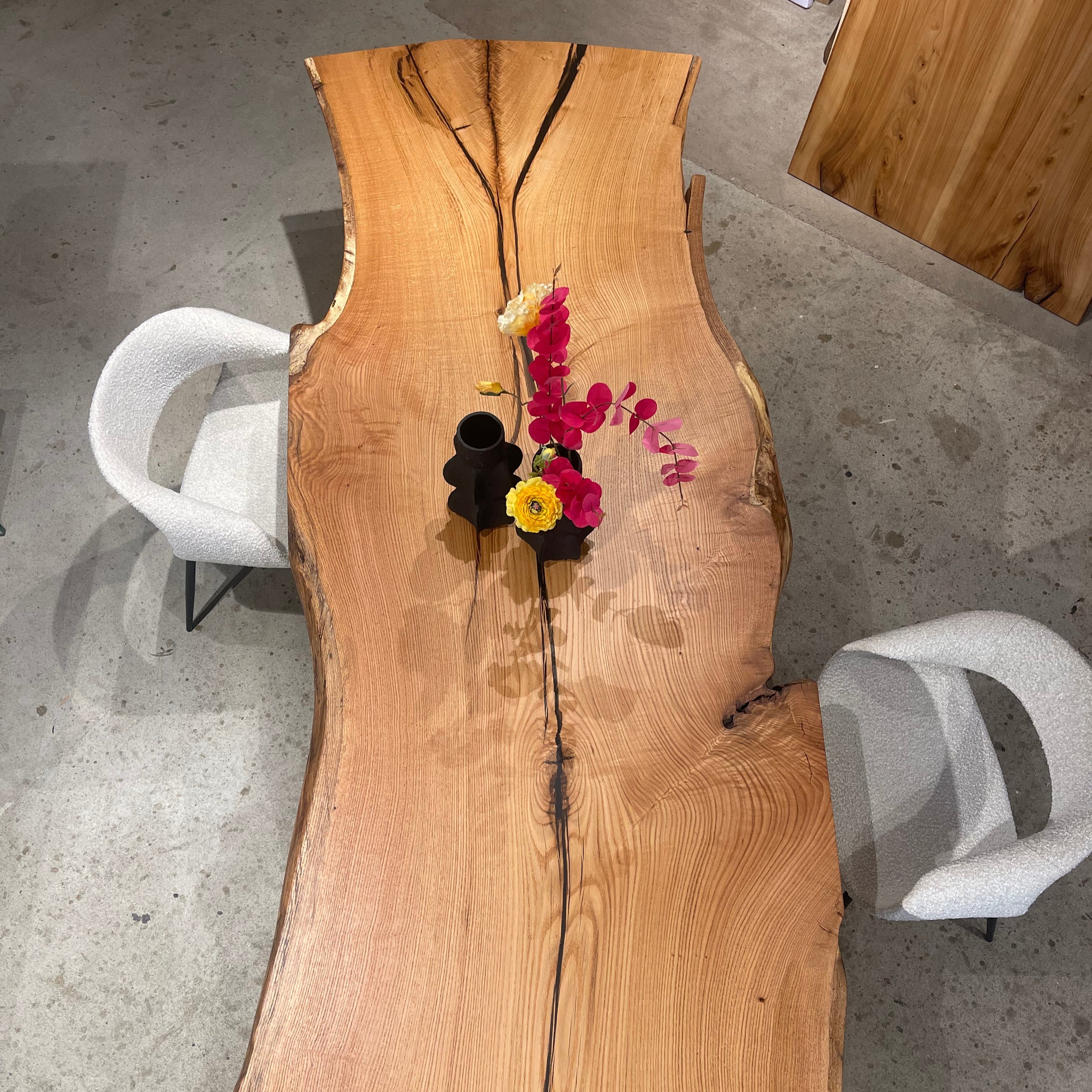 Baumstammtisch Eiche | Esstisch Eiche aus einem Stück | Monolith Tisch 