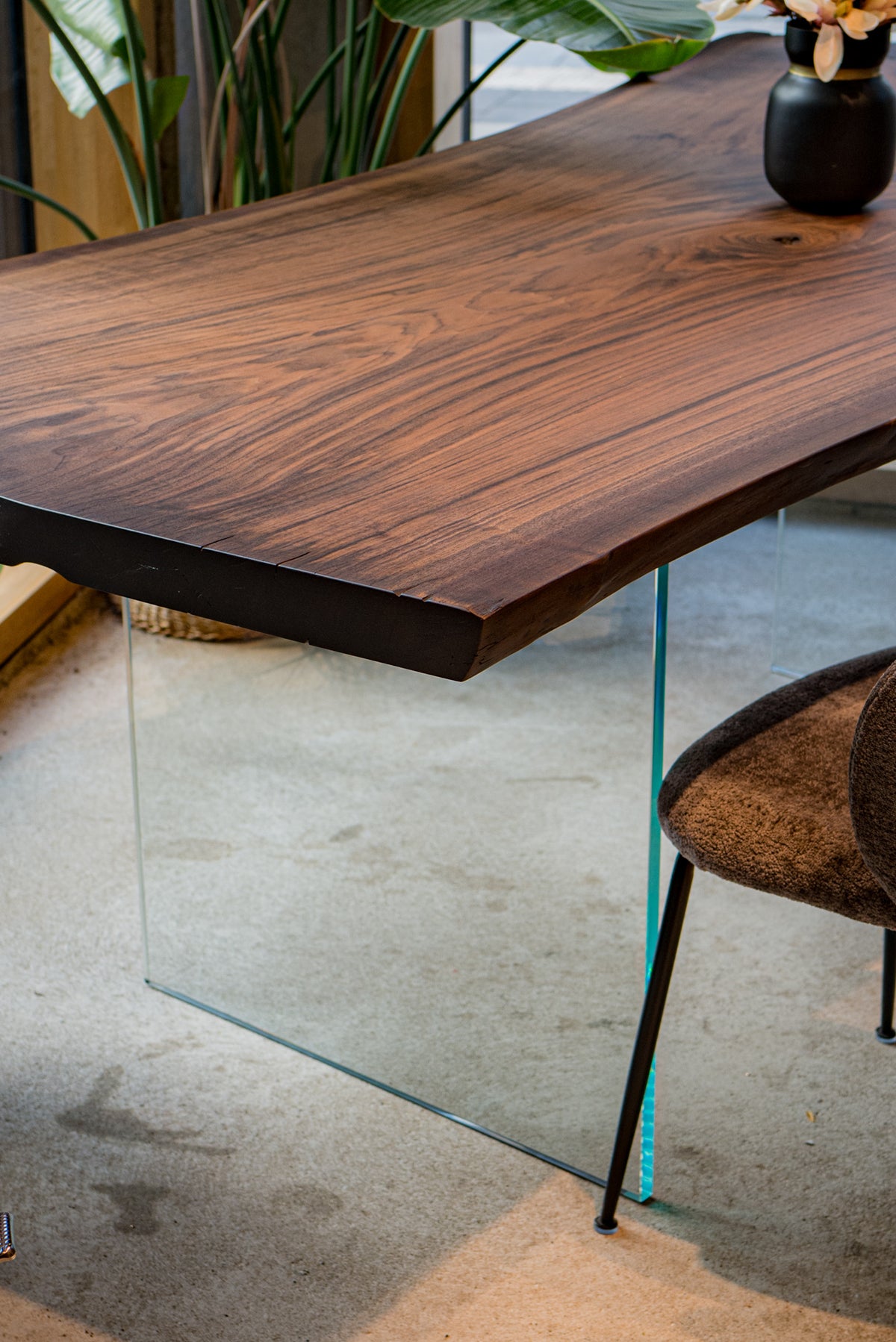 Unikat Esstisch Nussbaum | Tisch mit Glaswangen