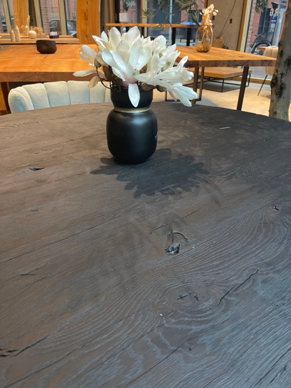 Runder Altholztisch schwarz | Holzwerk Hamburg