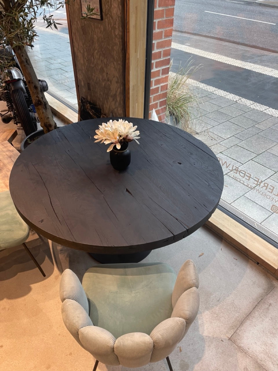 Runder Altholztisch schwarz | Holzwerk Hamburg