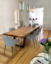 Massiver Esstisch auf Stahl-Gestell | Altholztisch aus Hamburg