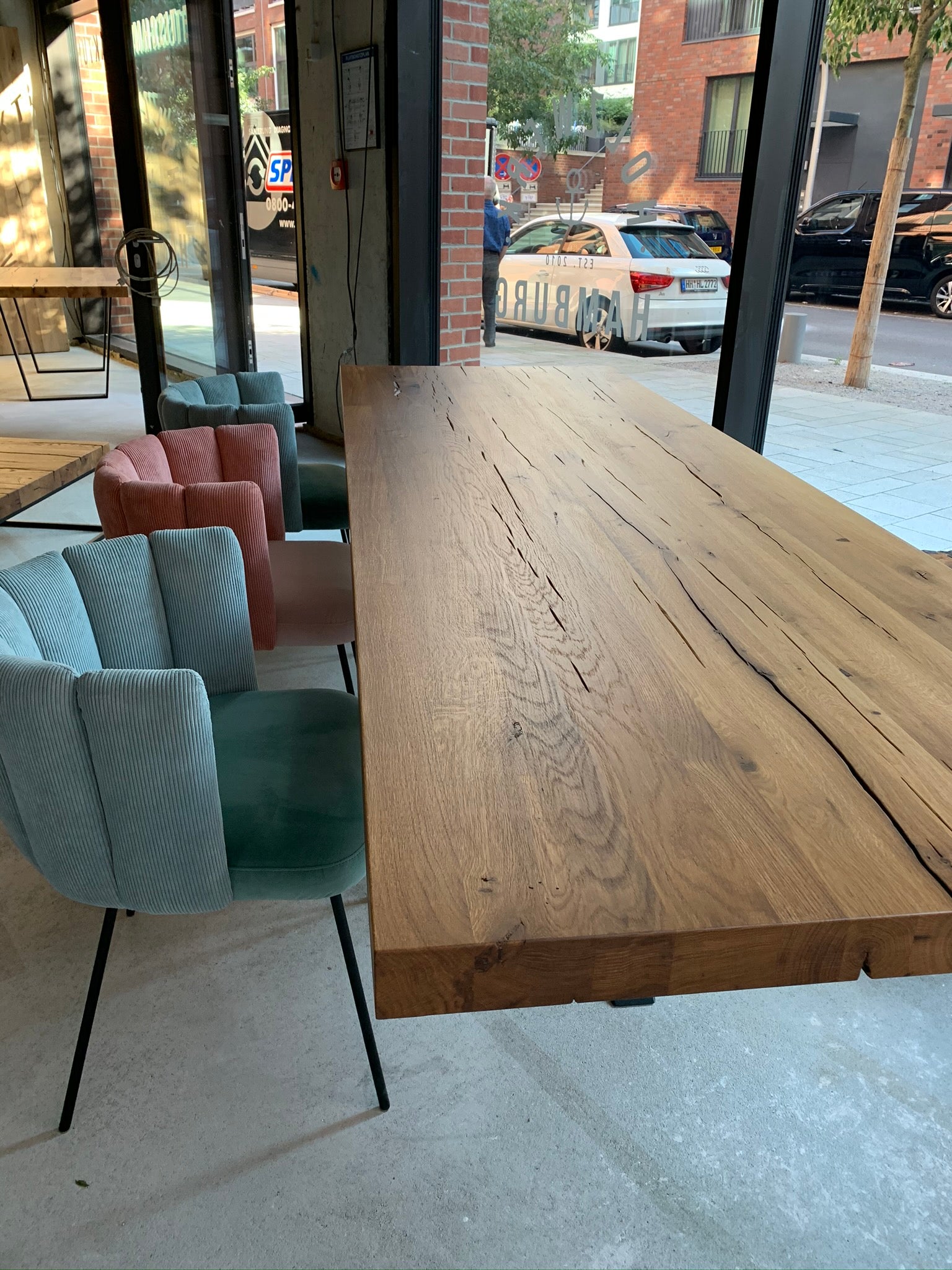 Massivholztisch Eiche | Altholztisch | Tischgestell mit viel Beinfreiheit