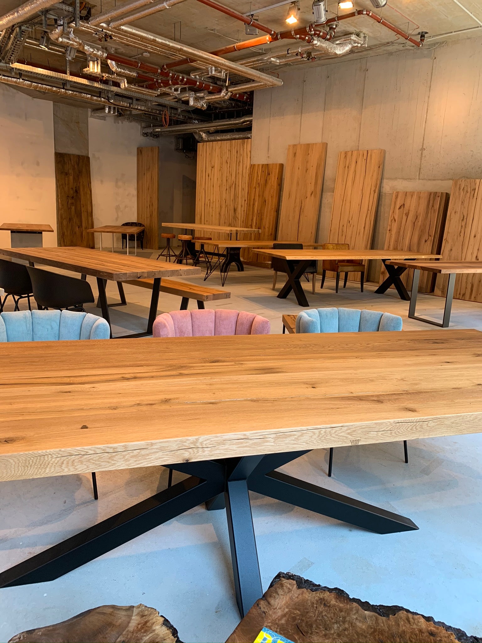 Massivholztisch Eiche | Altholztisch | Tischgestell mit viel Beinfreiheit