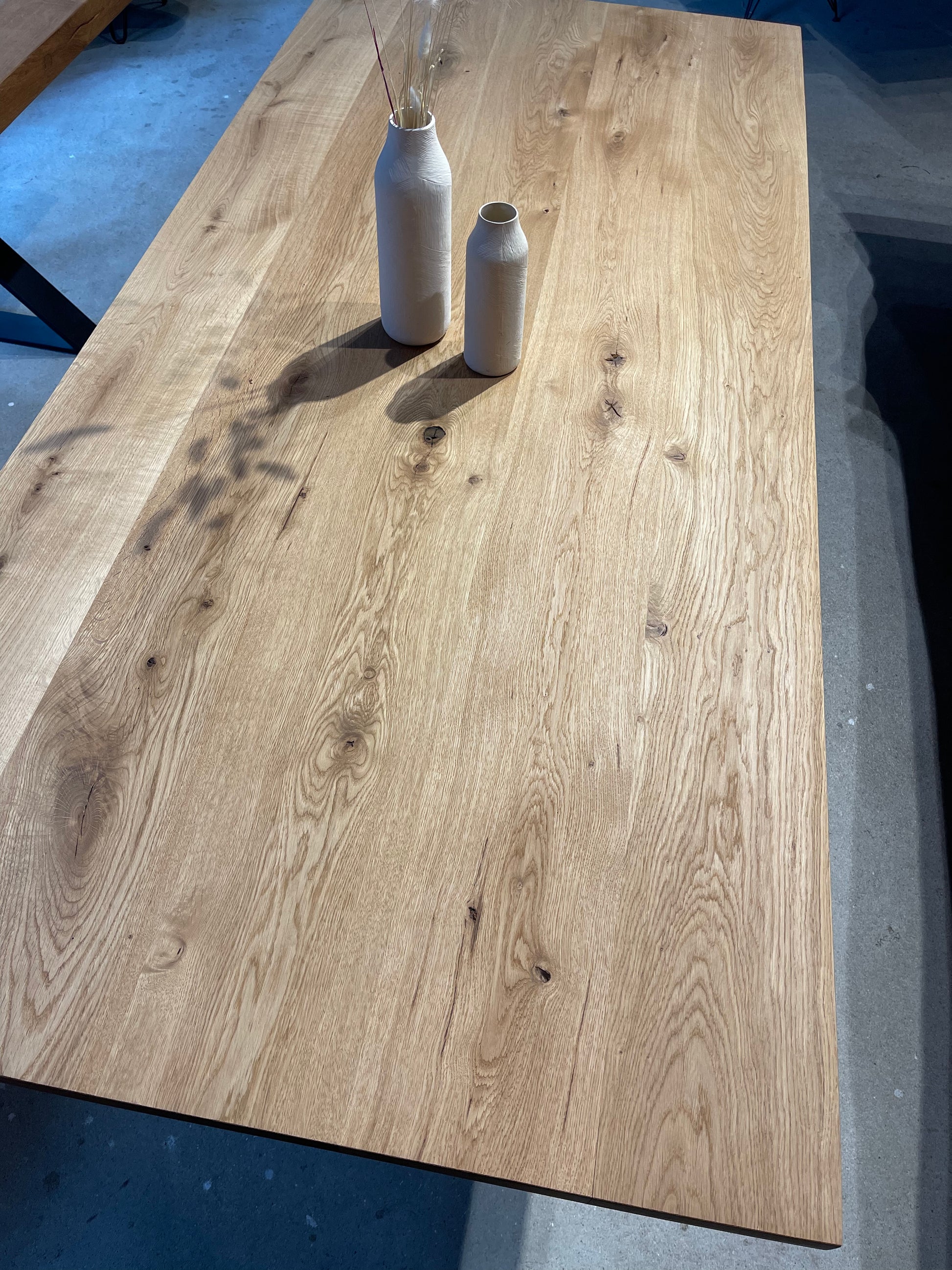 Klassischer Eichentisch | Robustes Stahlgestell | Holzwerk Hamburg