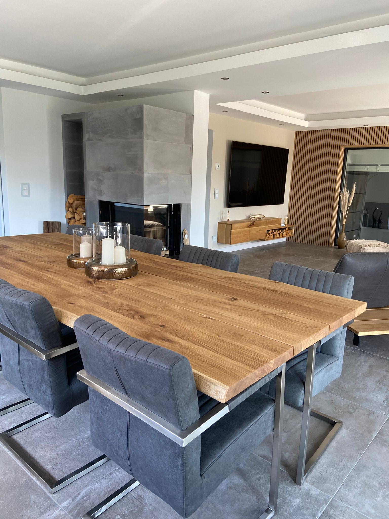 Holztisch Eichenholz mit Naturkante nach Maß