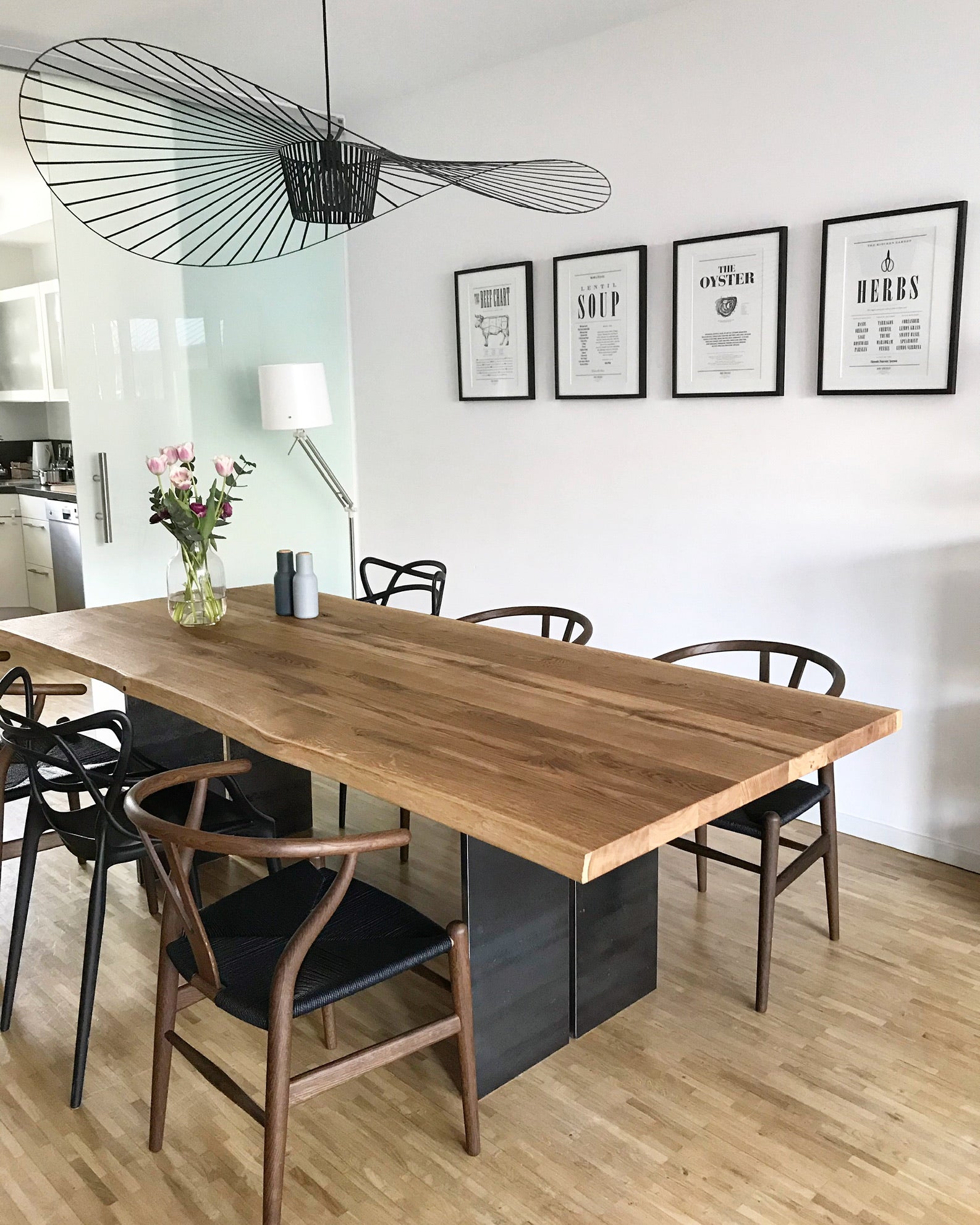 Holztisch Eichenholz mit Naturkante nach Maß mit Stahlgestell massiv