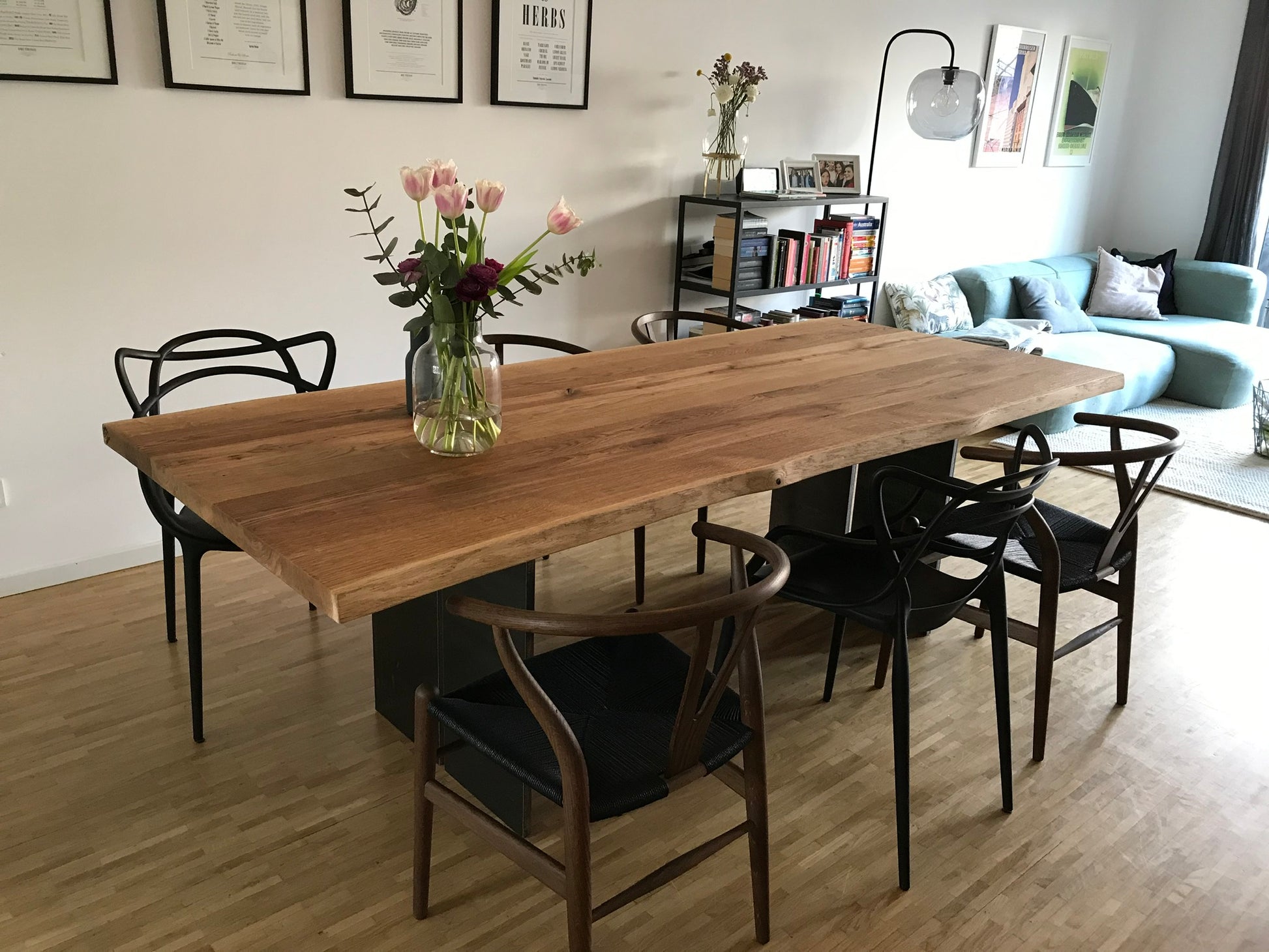 Holztisch Eichenholz mit Naturkante nach Maß mit Stahlgestell massiv