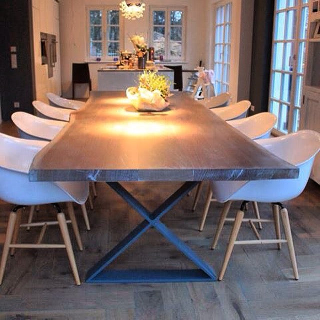 Esstisch massiv Eiche mit Baumkante