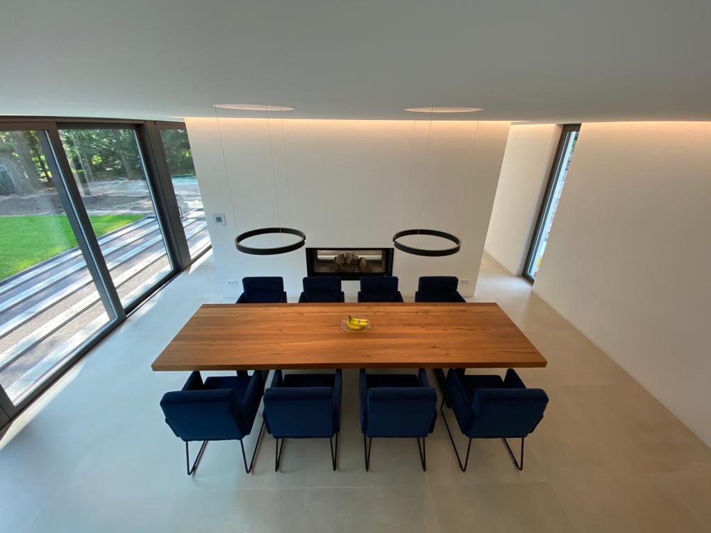 Occhio Leuchte über Massivholztisch Esstisch von Holzwerk Hamburg 