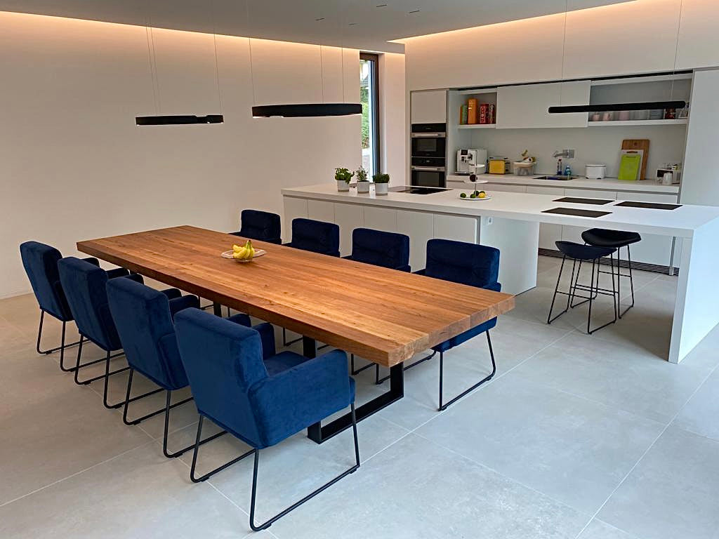 Esstisch Eiche von Holzwerk Hamburg mit Occhio Leuchten