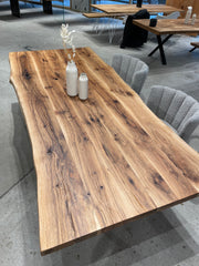 Rustikaler Eichentisch mit Natürlicher Baumkante und Stahlgestell