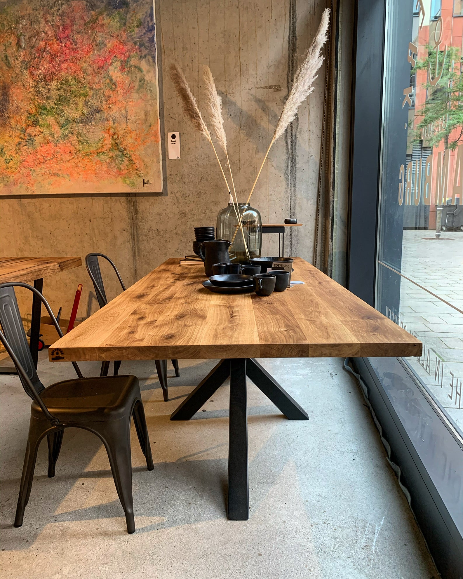 Natürlicher Eichentisch mit Mittelfuß aus Stahl | Holzwerk Hamburg