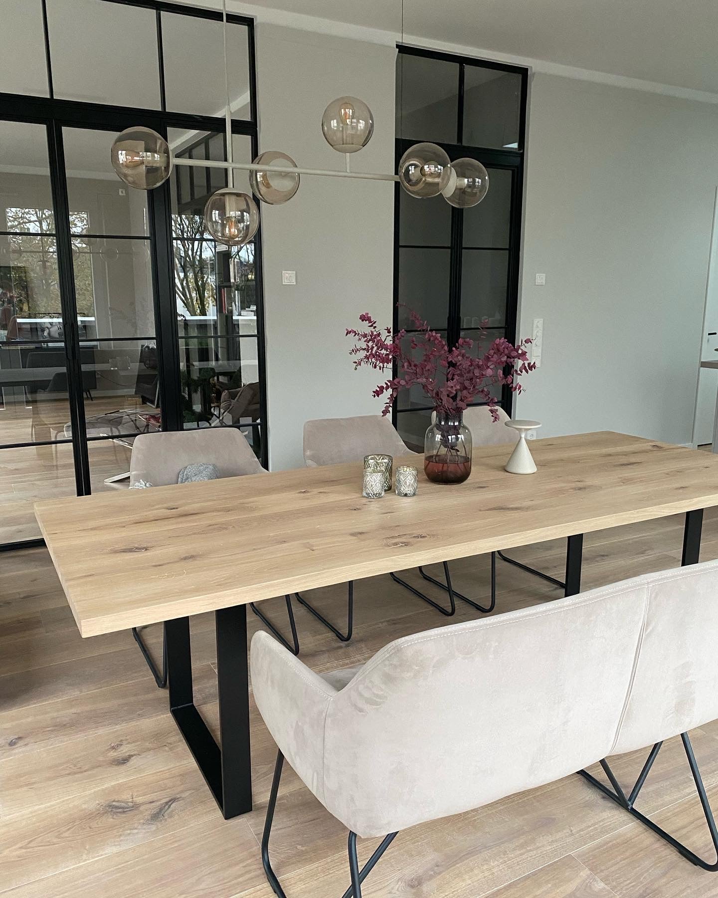 Heller Massivholztisch aus Eiche | Holzwerk Hamburg