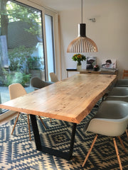 Ruhiger Baumtisch aus Ulme | Holzwerk Hamburg