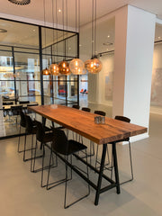 Bartisch aus Eiche Altholz auf Stahlgestell pulverbeschichtet von Holzwerk Hamburg