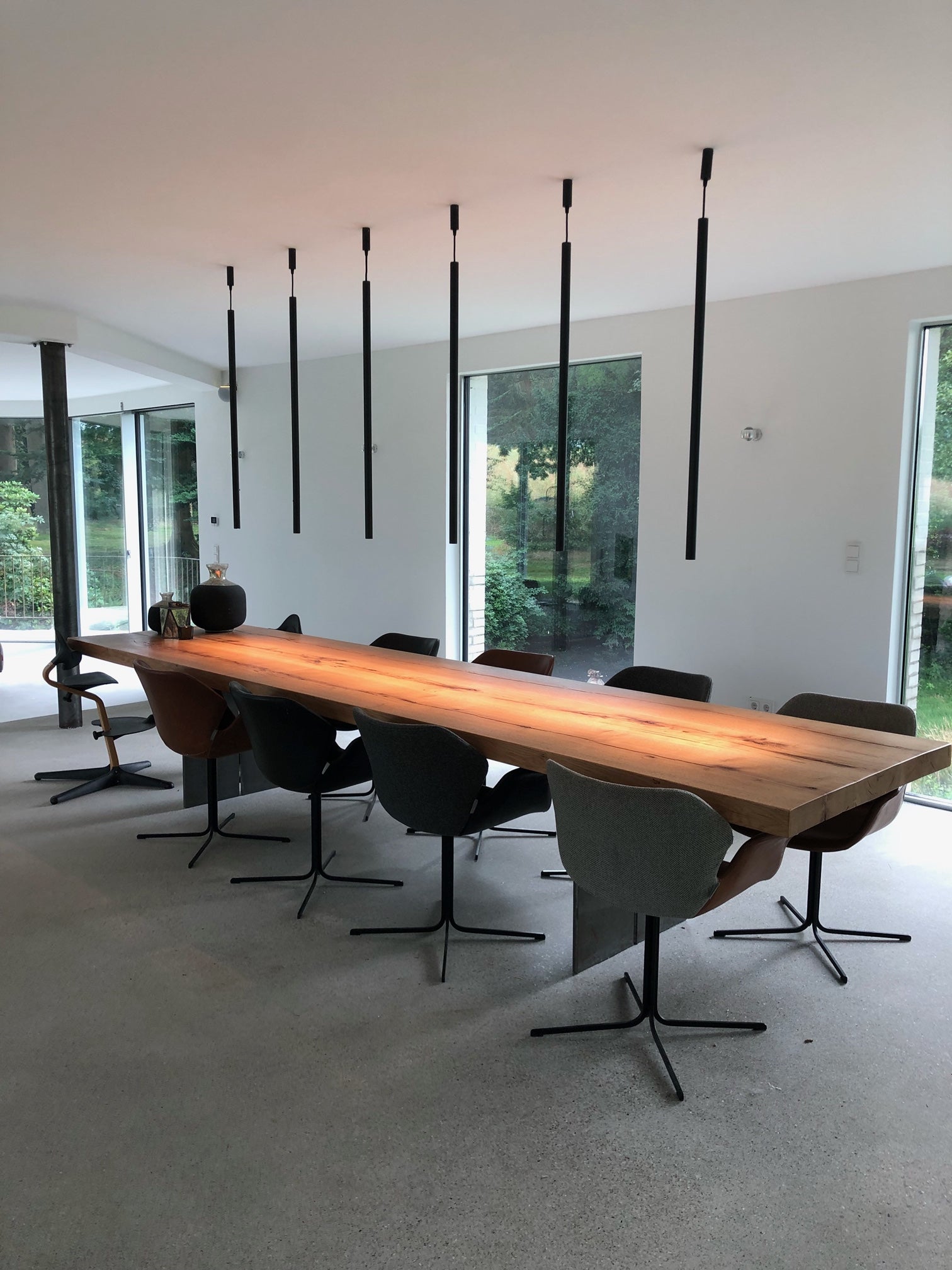 Altholztisch mit ruhiger Oberfläche | Holzwerk Hamburg