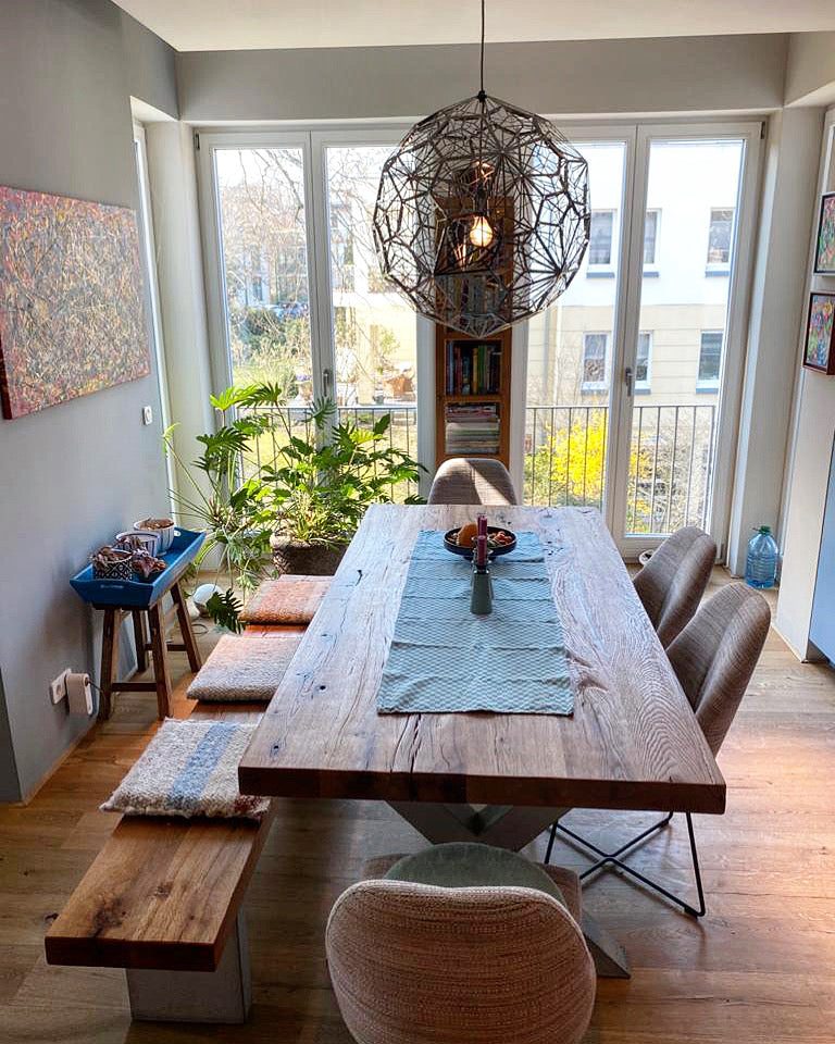 Massivholztisch rustikal Eichenholz mit Beton Gestell | Holzwerk Hamburg 