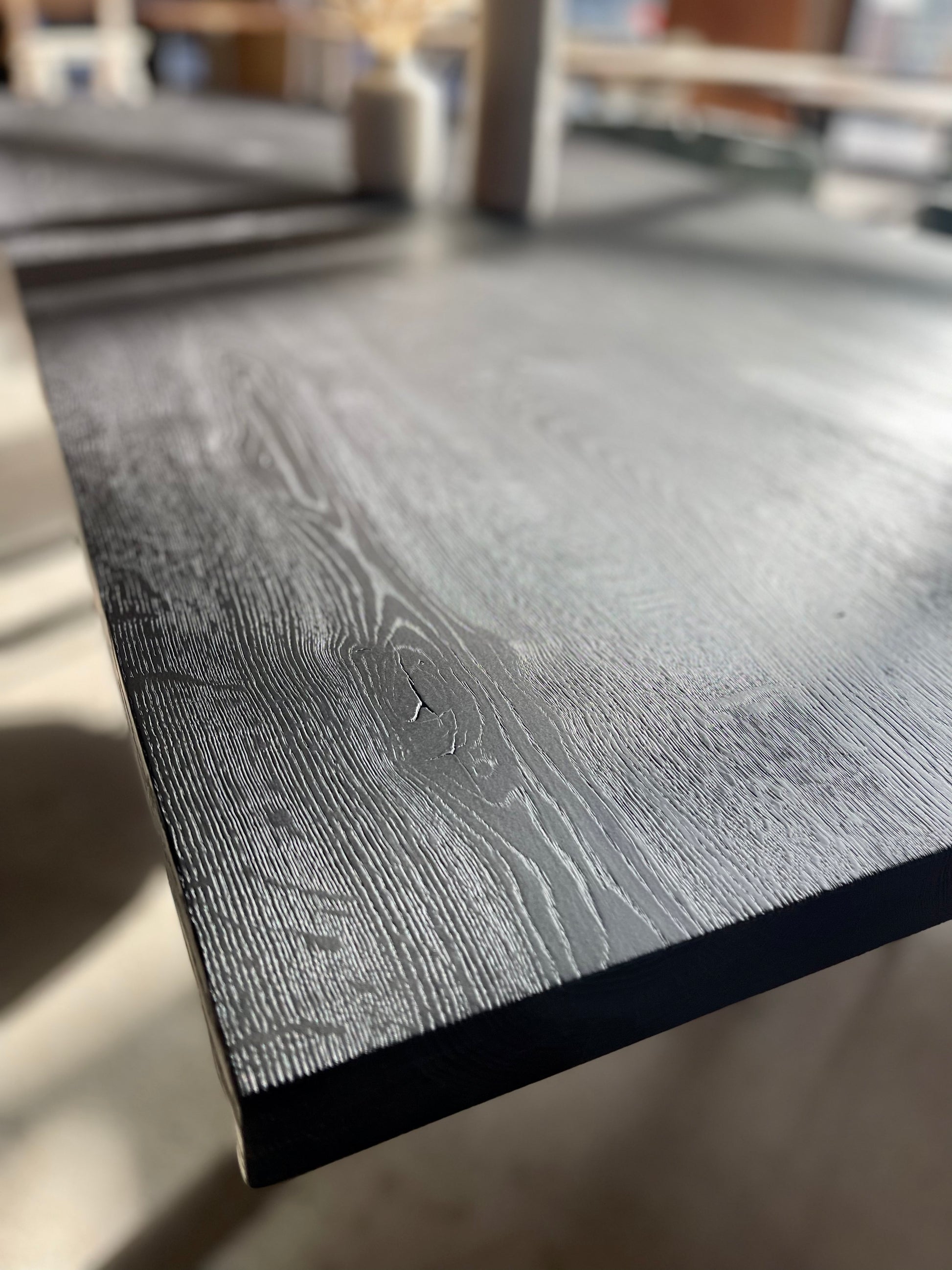 Massivholz Tisch schwarz | schwarzer Eichentisch geköhlt | Holzwerk Hamburg