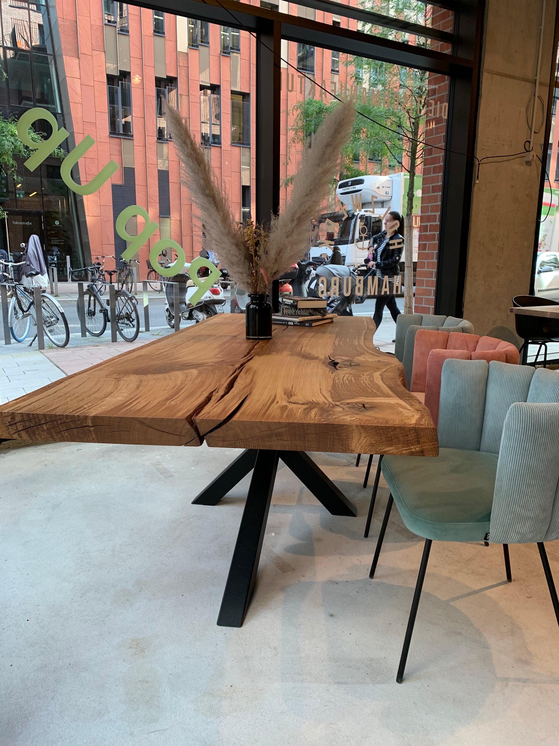 Monolith aus Eiche | Baumscheibentisch | Holzwerk Hamburg