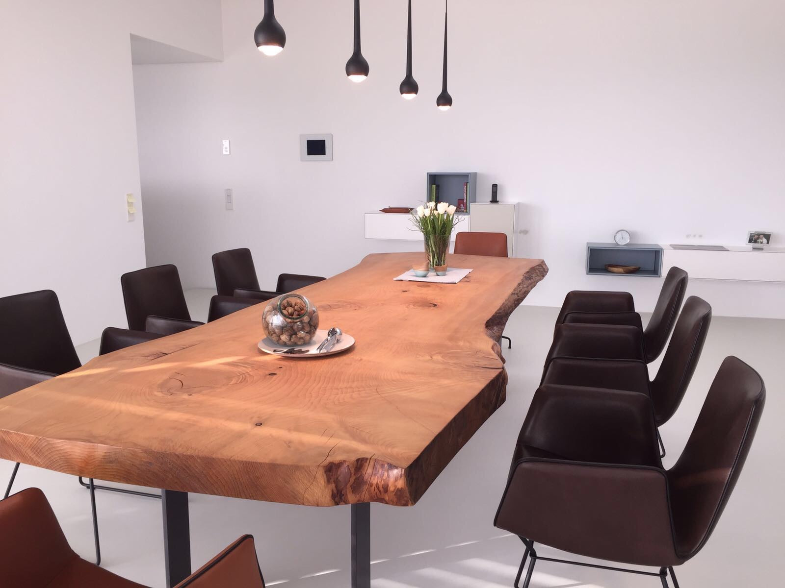 Baumtisch aus einem Stück Zeder | Holzwerk Hamburg