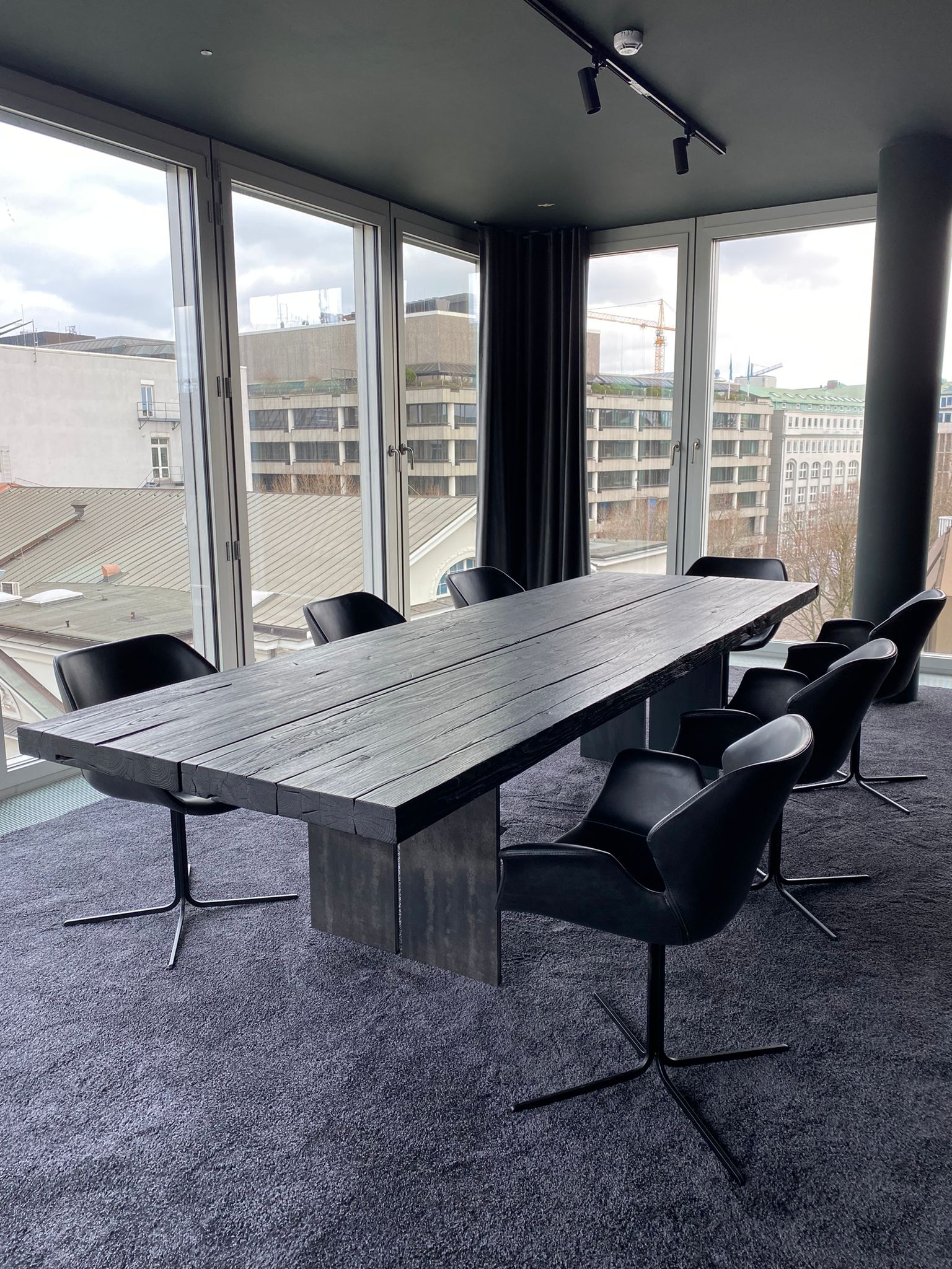 Besprechungstisch Massivholz | Konferenztisch Holz | Konferenztisch schwarz | Konferenztisch nach Maß
