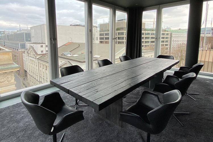 Konferenztisch Eichenholz geköhlt | Konferenztisch nach Maß | Holzwerk Hamburg 