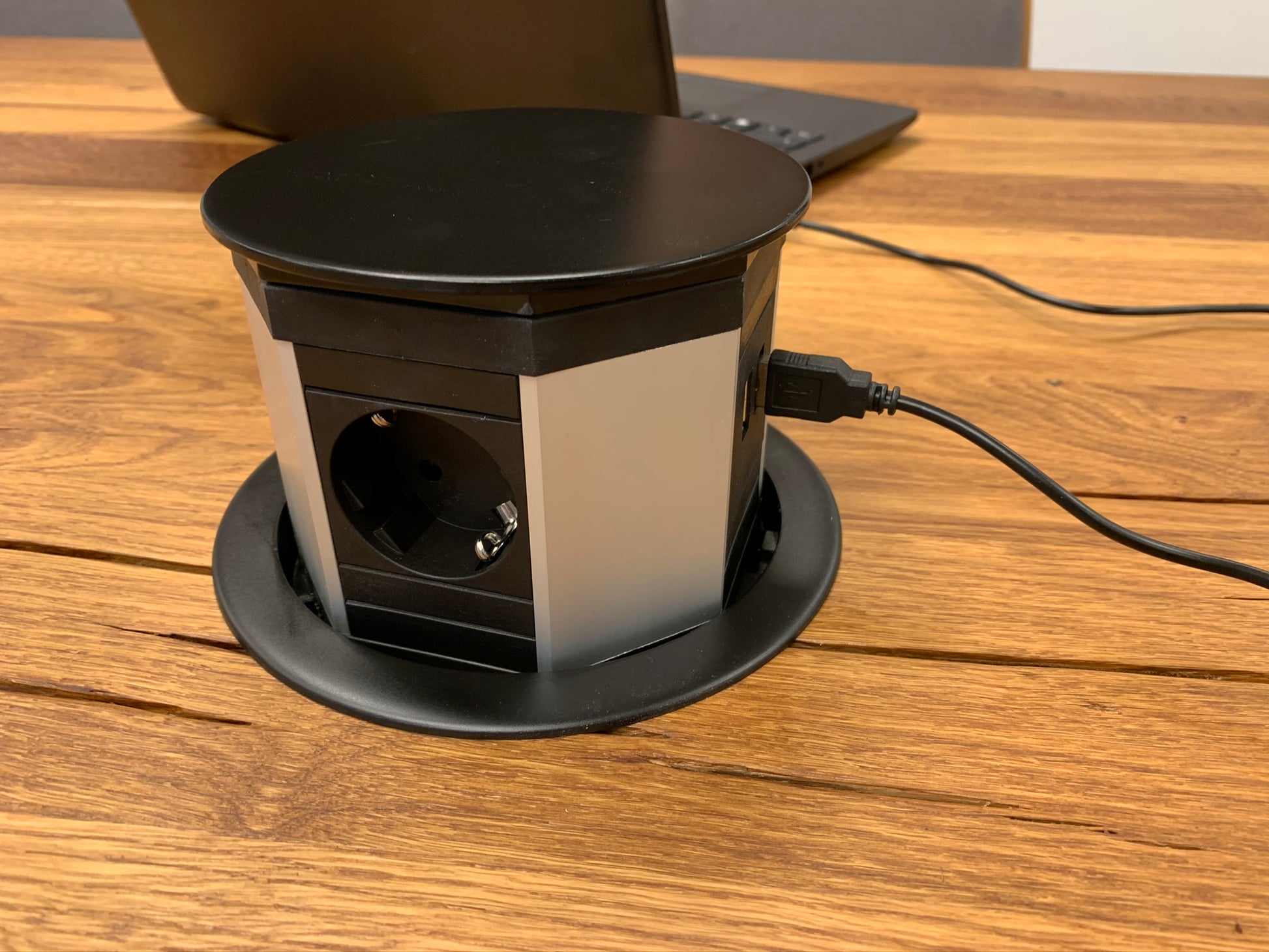 Massiver Konferenztisch aus Hamburg in Eiche Altholz